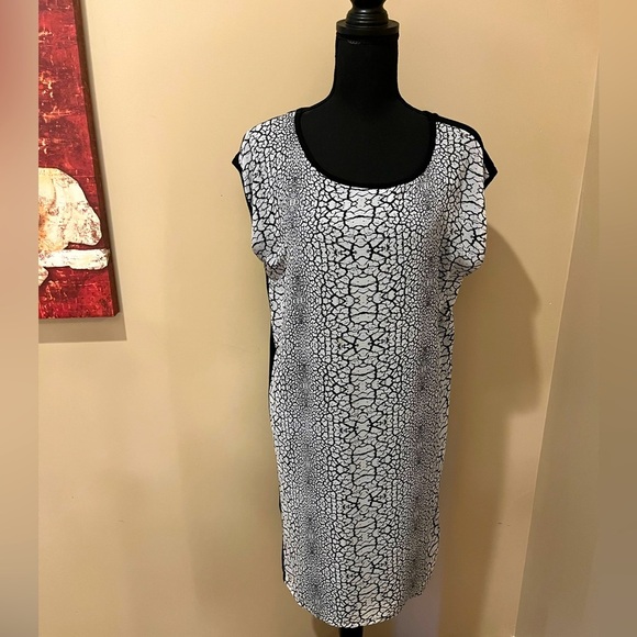 Kim & Cami Mini Sheath Dress with White & Black Linear Design, size L - Picture 1 of 3